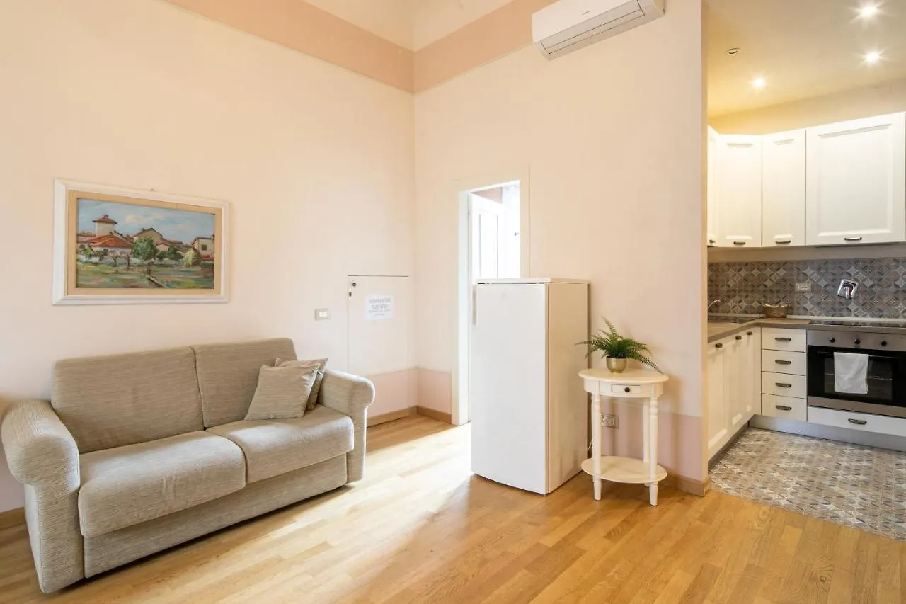 Appartamento Palazzo degli Artisti Firenze 0*,